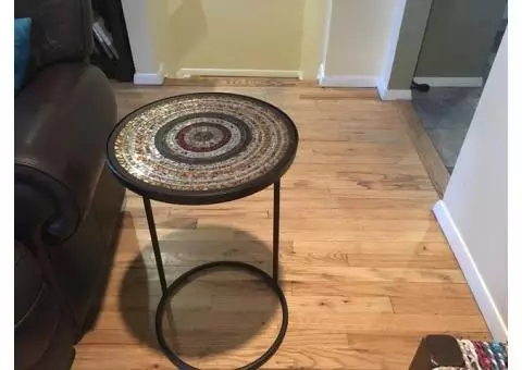 Accent table
